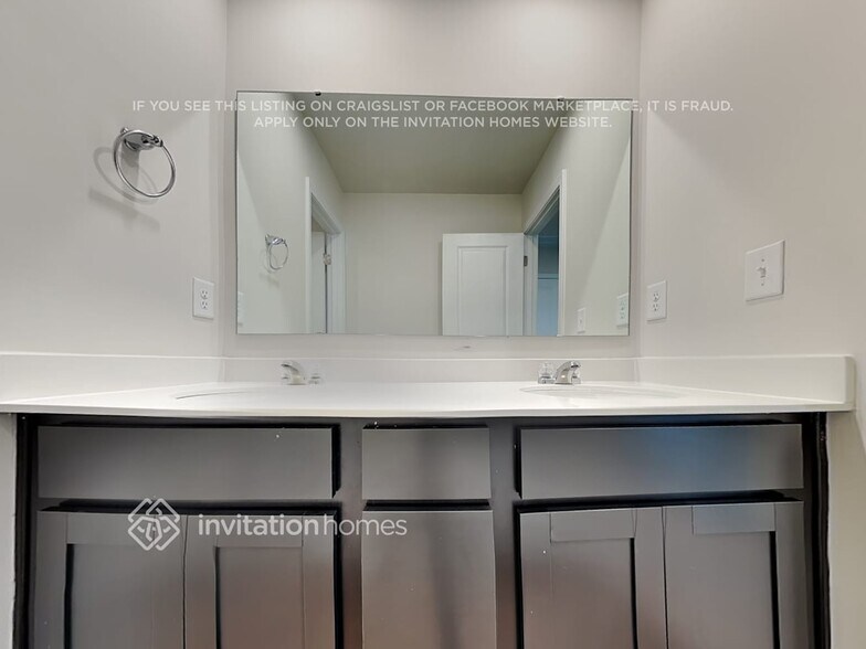 Building Photo - 5213 Cameron Cmns Pkwy