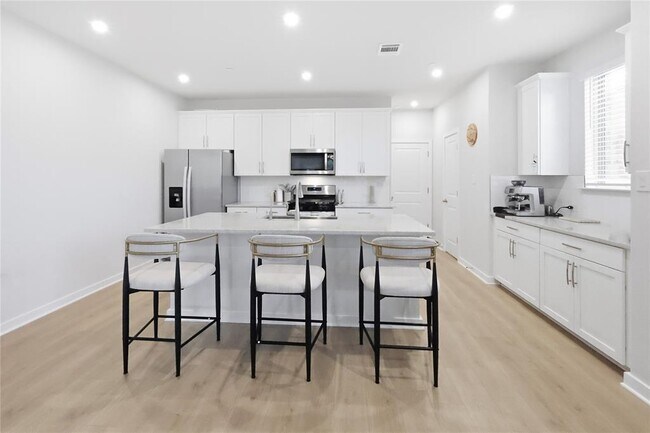 Building Photo - 2500 Forest Creek Dr