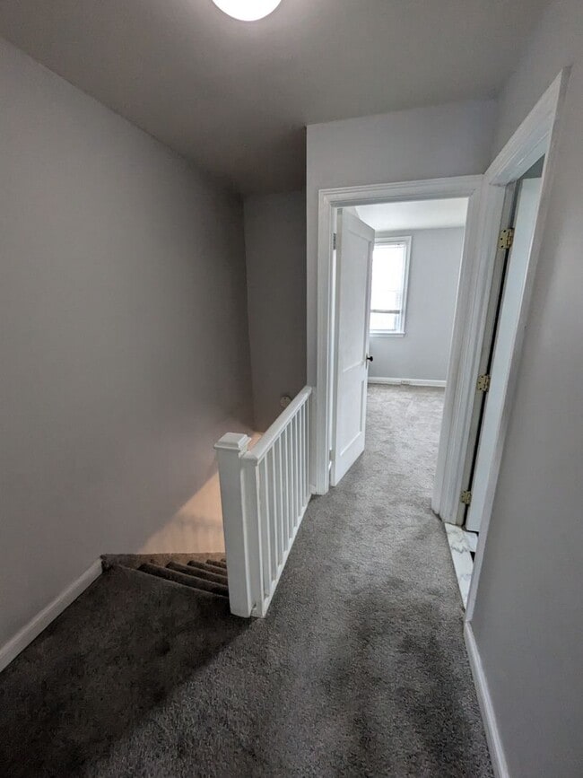 Building Photo - Large Home - Holmesburg