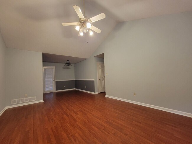 Building Photo - Charming Douglasville Home with Bonus Base...