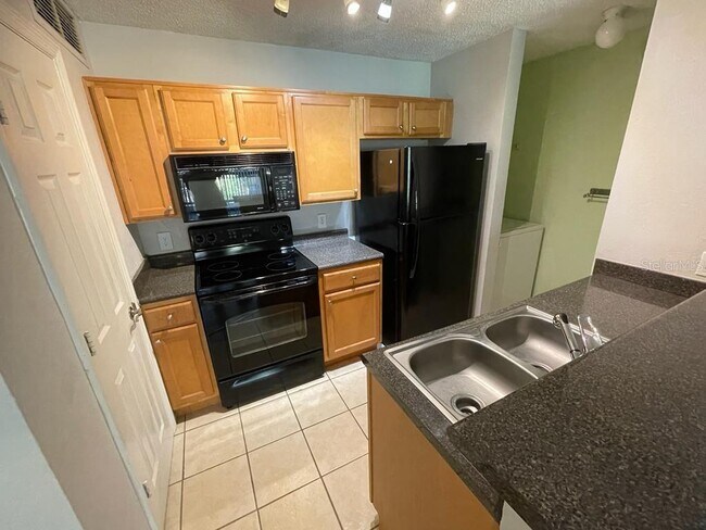 Building Photo - 420 Forestway Cir