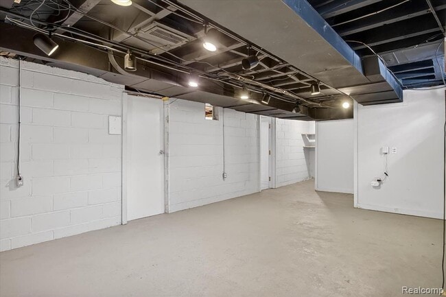 Building Photo - 13336 Balfour Ave