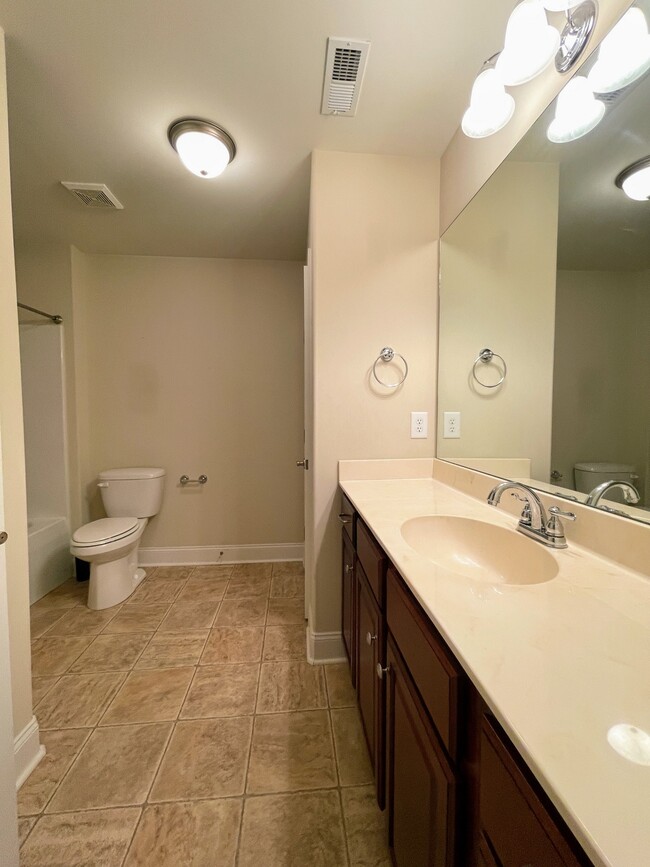 Building Photo - 57 NW Moore Farm Cir