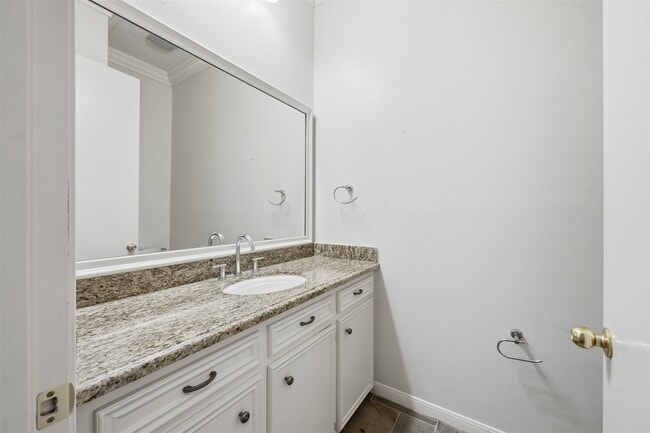 Building Photo - 4063 Breakwood Dr