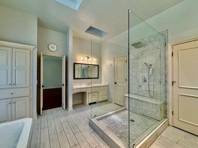 Building Photo - 2600 Sweetbriar Ct