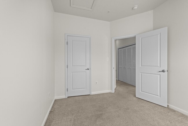 Building Photo - 712 White Walnut Ln