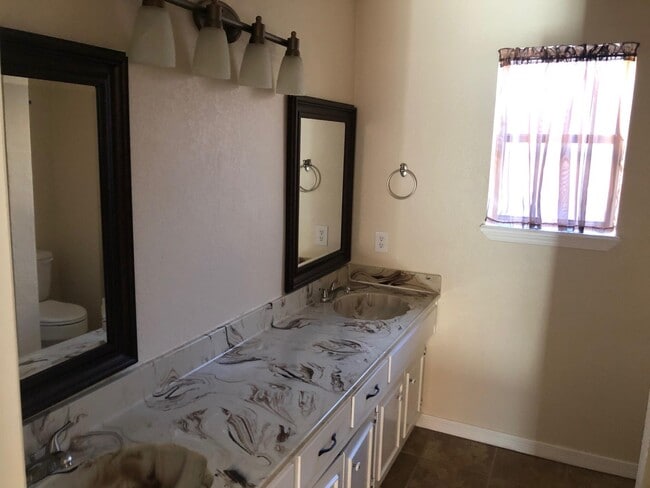 Building Photo - 230 Stern Dr