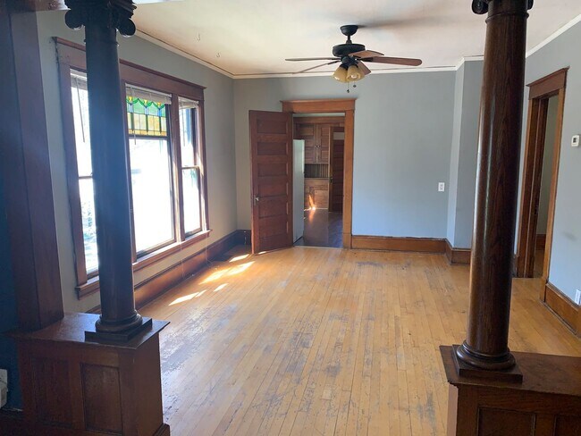 Building Photo - 1820 3rd Ave N