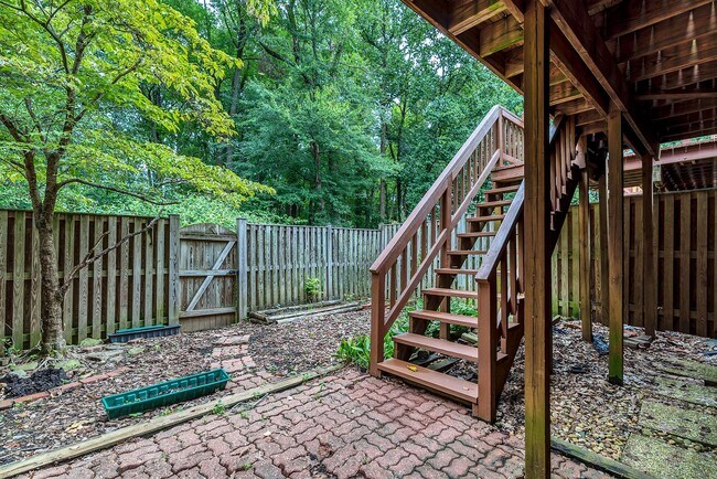 Building Photo - Very Charming 3 Bedroom And 2.5 Bathroom Townhouse With Private Deck In Country Creek