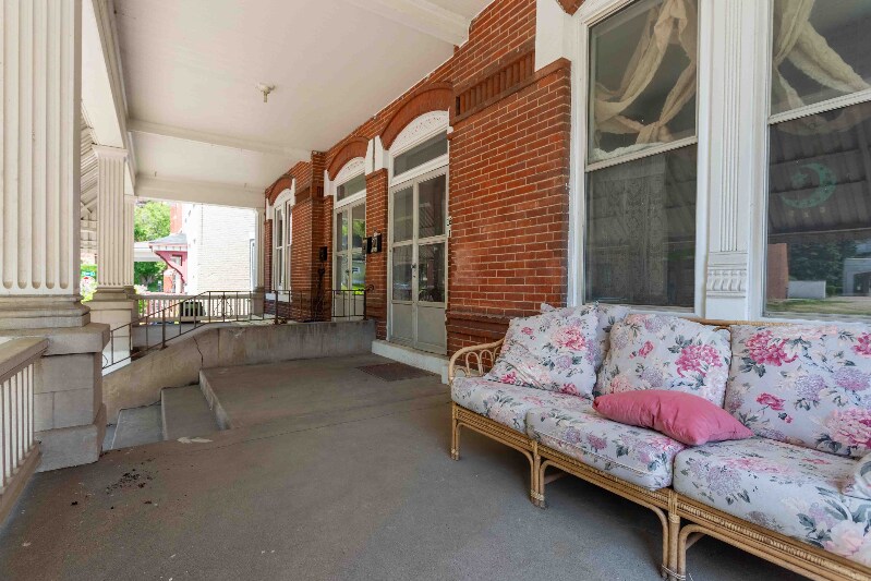 Building Photo - 1658 Iowa St