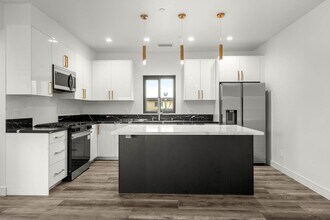 Building Photo - 1920 S Sherbourne Dr