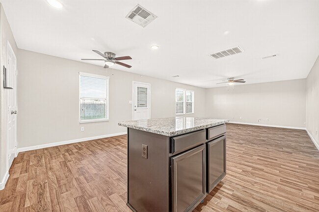 Building Photo - 2030 Stonework Ln