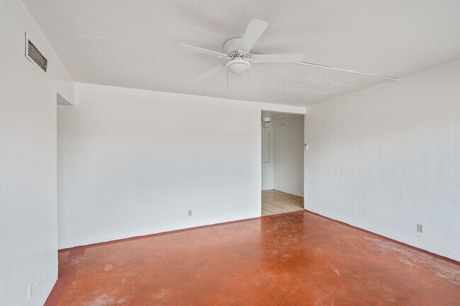 Building Photo - 2230 E Spring St