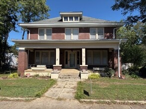 Building Photo - 305 E Lytle St