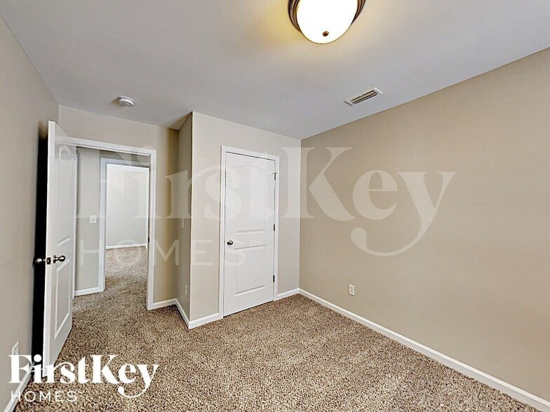 Building Photo - 3917 Catawba Hills Dr