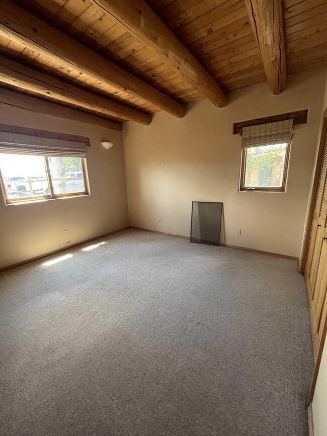Building Photo - 120 Los Cordovas