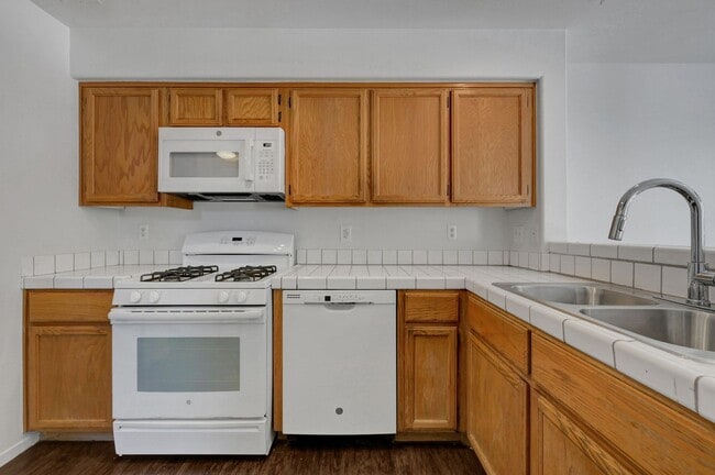 Building Photo - 193 Chadwell Ct