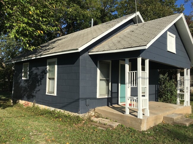 Building Photo - 417 N Linwood Ave