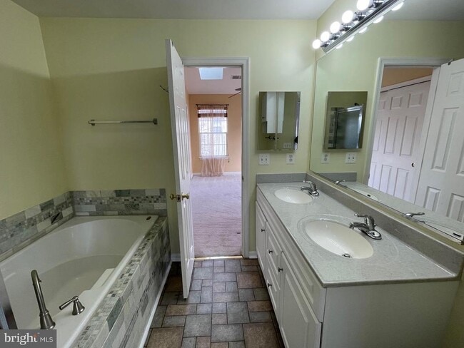 Building Photo - 2429 Dew Meadow Ct