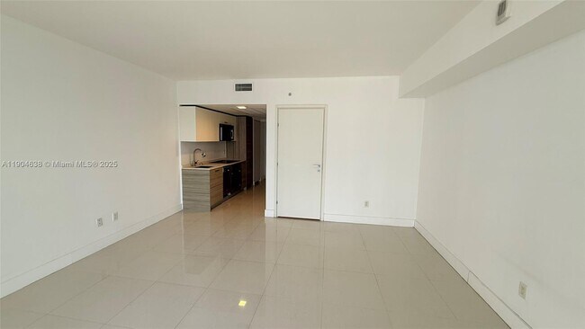 Building Photo - 1300 Brickell Bay Dr