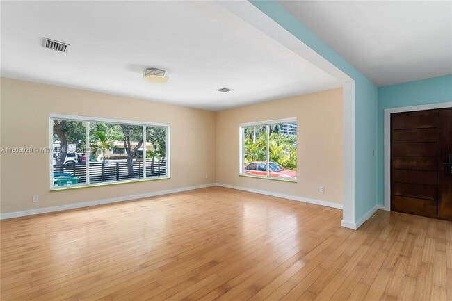Building Photo - 1600 NE 110th Terrace