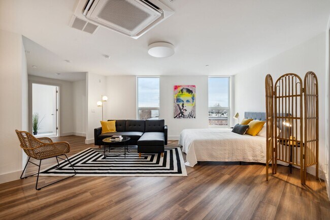 Building Photo - Bright Studio Apartment with large kitchen in Brewerytown!