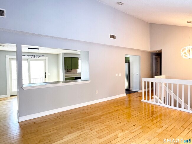 Building Photo - 8 Wildwood Rd