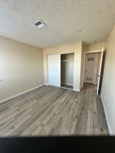 Building Photo - 38457 10th Pl E