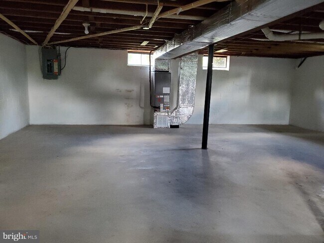 Building Photo - 326 Wellham Ave