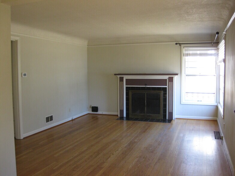 Building Photo - 1100 Z St