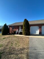 Building Photo - 50 Shadow Ridge Ln
