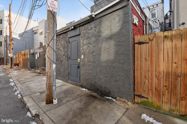 Building Photo - 2536 Amber St