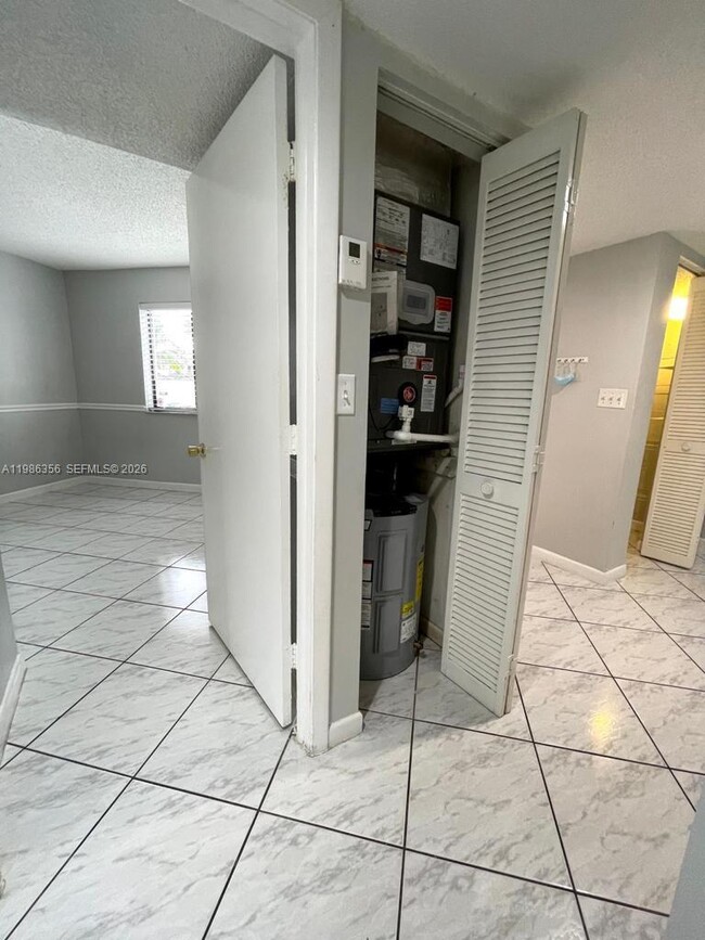 Building Photo - 9708 SW 138th Ave