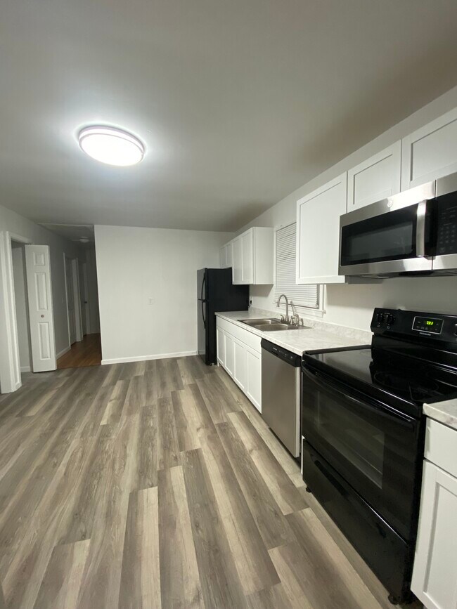 Building Photo - 148 Shamrock Dr