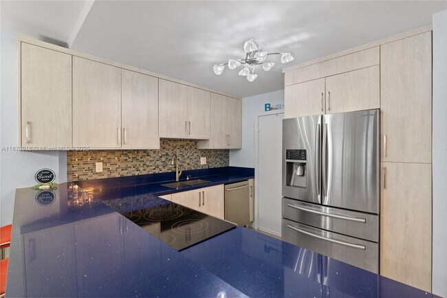 Building Photo - 3725 S Ocean Dr