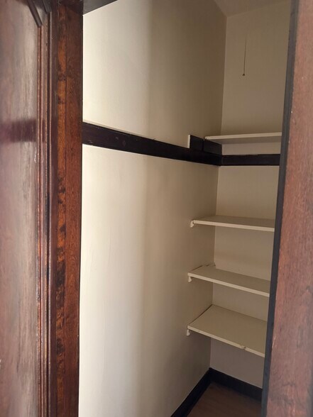 Building Photo - 6609 S California Ave