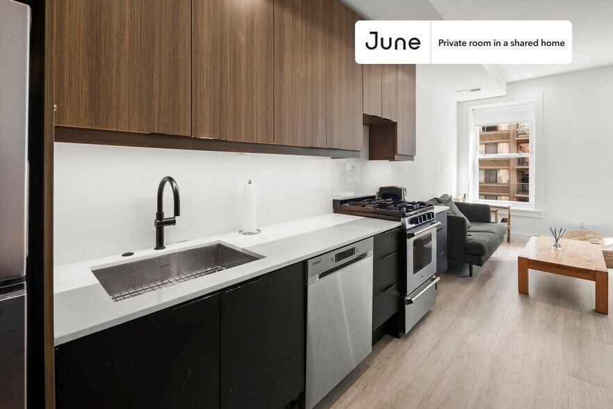 Building Photo - Room in Shared 4 bed/2 bath home in Dupont Circle