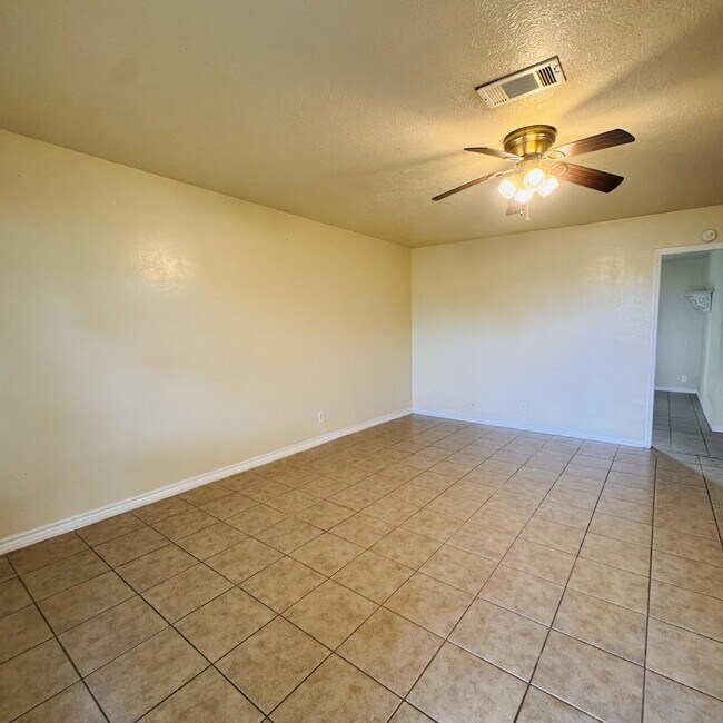 Building Photo - Now leasing this charming 2-Bedroom | 1-Bathroom Single-Family Home in Bridge City, TX