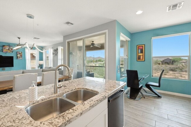 Building Photo - Beautiful condo with mountain views in gated community