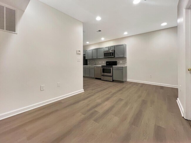 Building Photo - 1717 Trinidad Ave NE