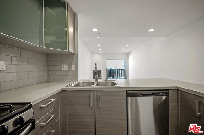 Building Photo - 11818 Dorothy St