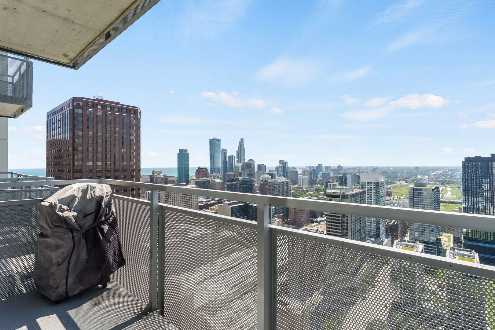 Building Photo - 235 W Van Buren St