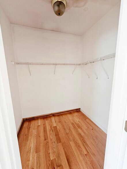 Building Photo - 56 Mansfield St