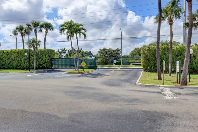 Building Photo - 3 Royal Palm Way