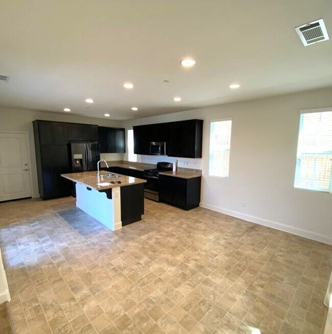 Building Photo - Luxury Gated Community Home Available in Santa Maria