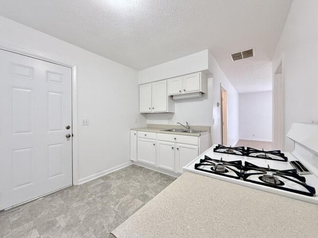 Building Photo - 2609 Bartlett St