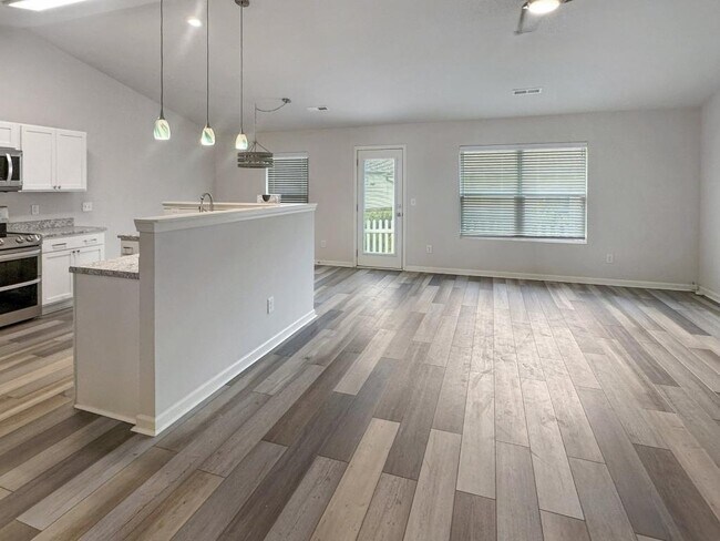 Building Photo - 1019 Gold Cir