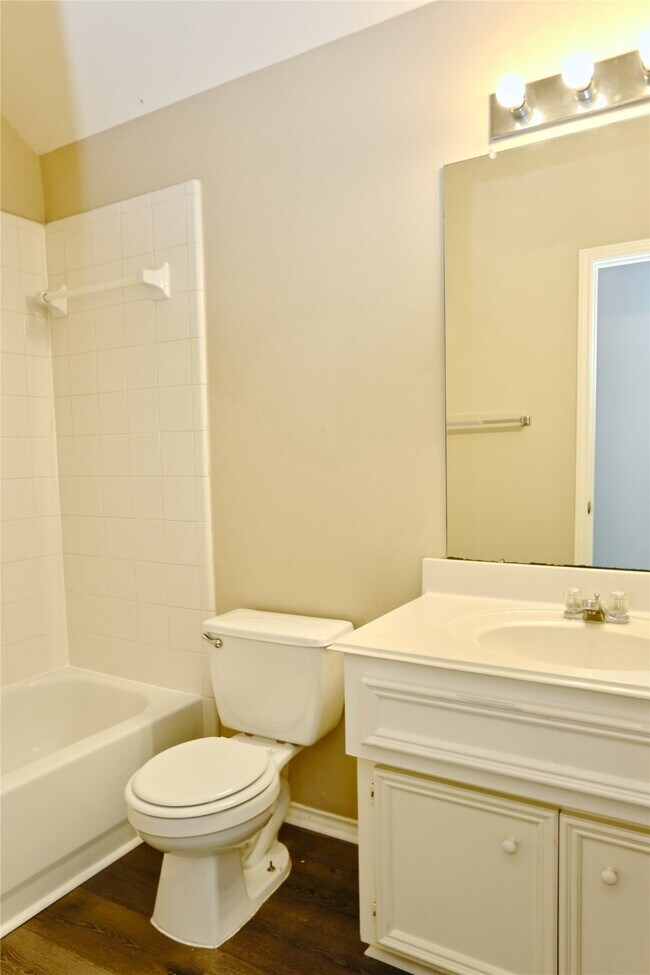 Building Photo - 2515 Hyland Park