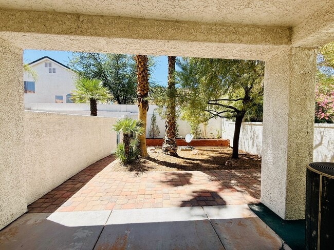Building Photo - BEAUTIFUL 2 STORY TOWNHOME LOCATED IN THE SOUTHWEST!