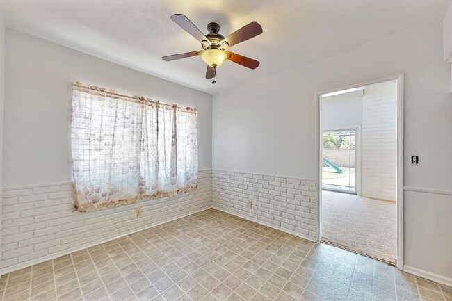 Building Photo - Large Family home - 4 Bedroom / 3 Bath